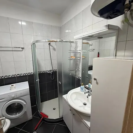 アパート Aldi Polisi i Vogel