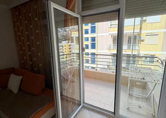 アパート Aldi Polisi i Vogel